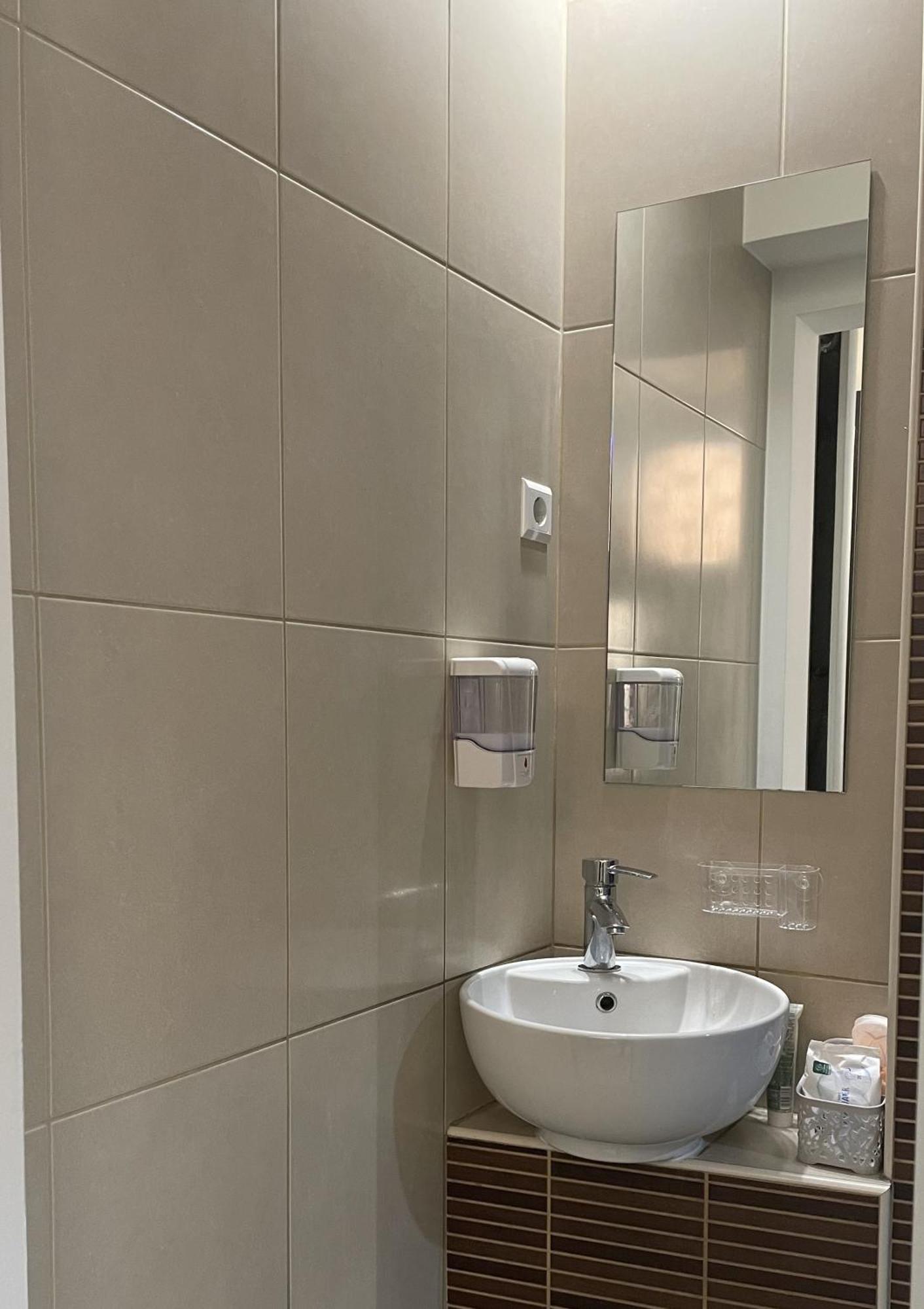 Tim Apartment Sarajevo With Private Parking Exteriör bild